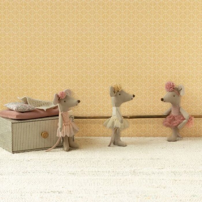 Dance Mouse in Daybed